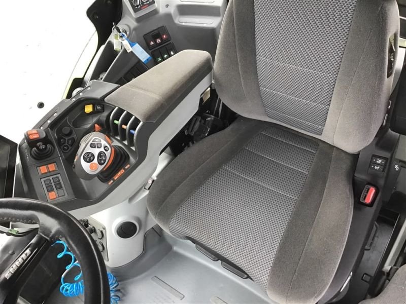 Traktor des Typs CLAAS TRAKTOR AXION 830 CM, Gebrauchtmaschine in Lommatzsch (Bild 6)