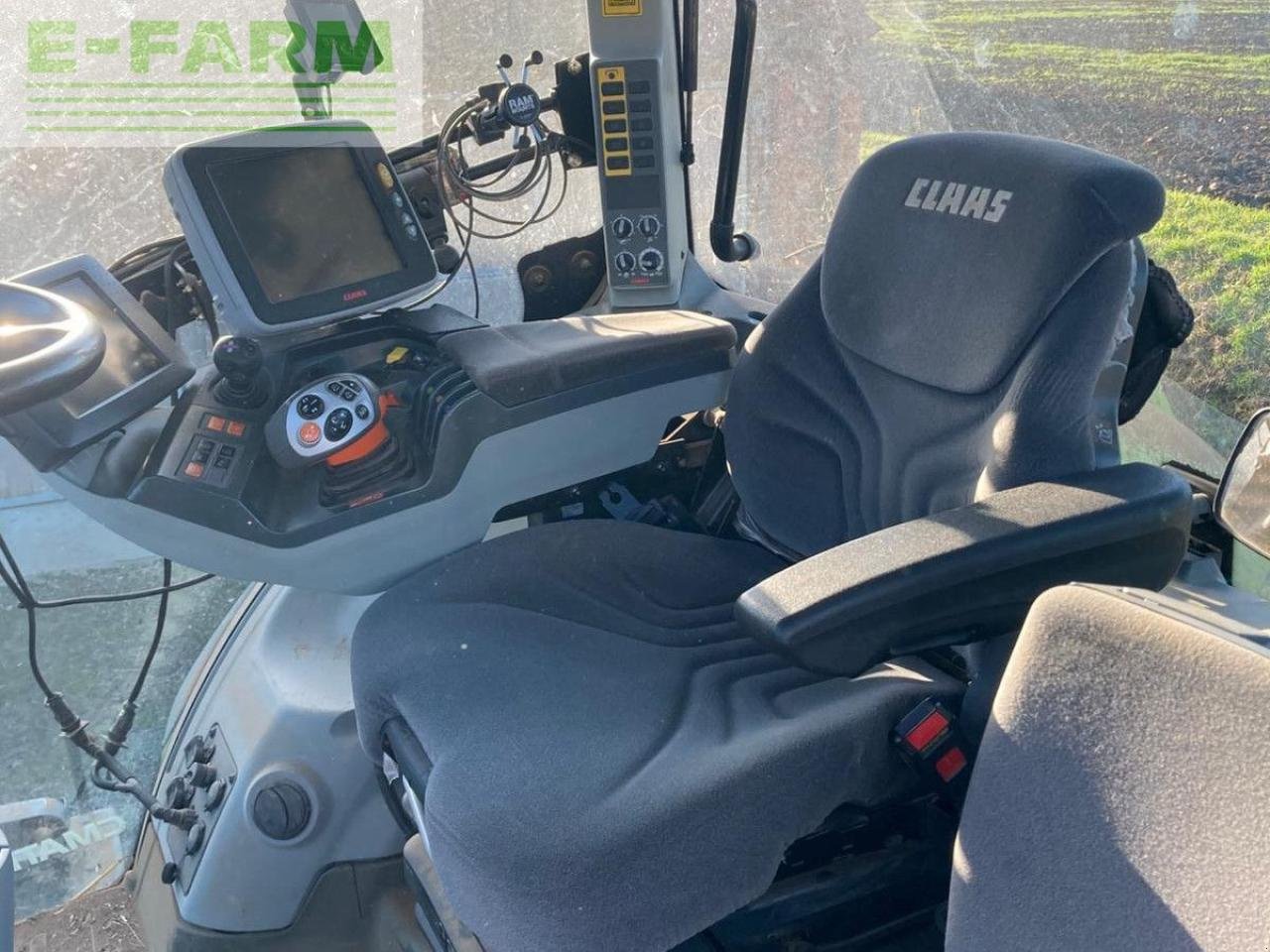 Traktor des Typs CLAAS USED 2015 AXION 830, Gebrauchtmaschine in BEWHOLME ROAD, BRANDESBURTON, DRIFFIELD (Bild 3)