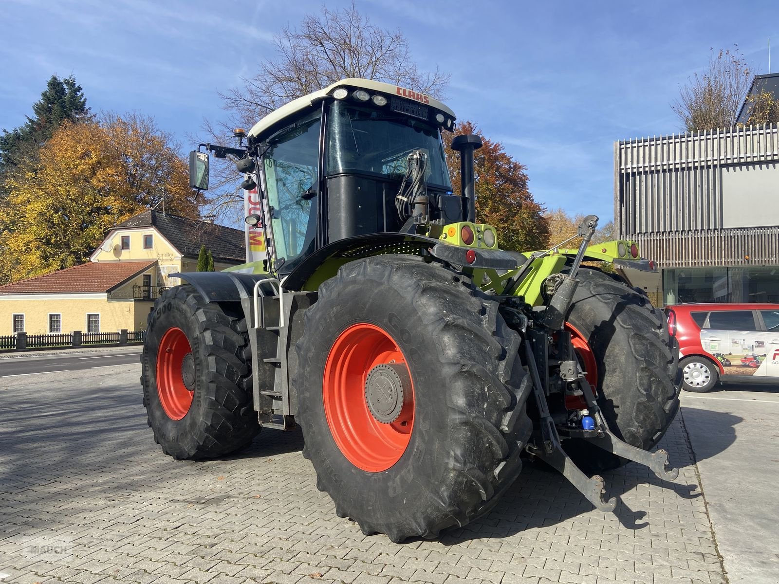 Traktor des Typs CLAAS Xerion 3300 Saddle Trac, Gebrauchtmaschine in Burgkirchen (Bild 10)