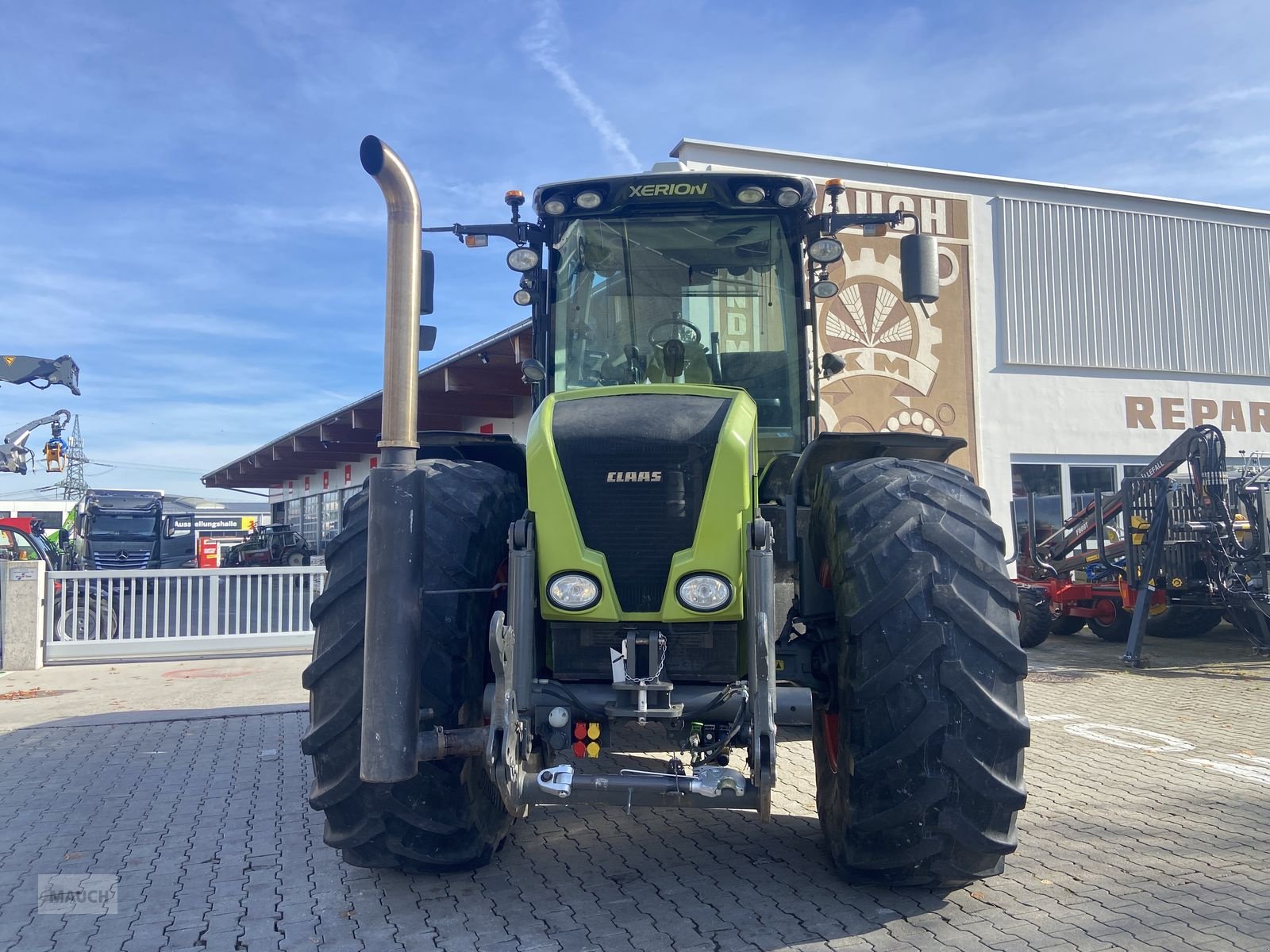 Traktor des Typs CLAAS Xerion 3300 Saddle Trac, Gebrauchtmaschine in Burgkirchen (Bild 2)