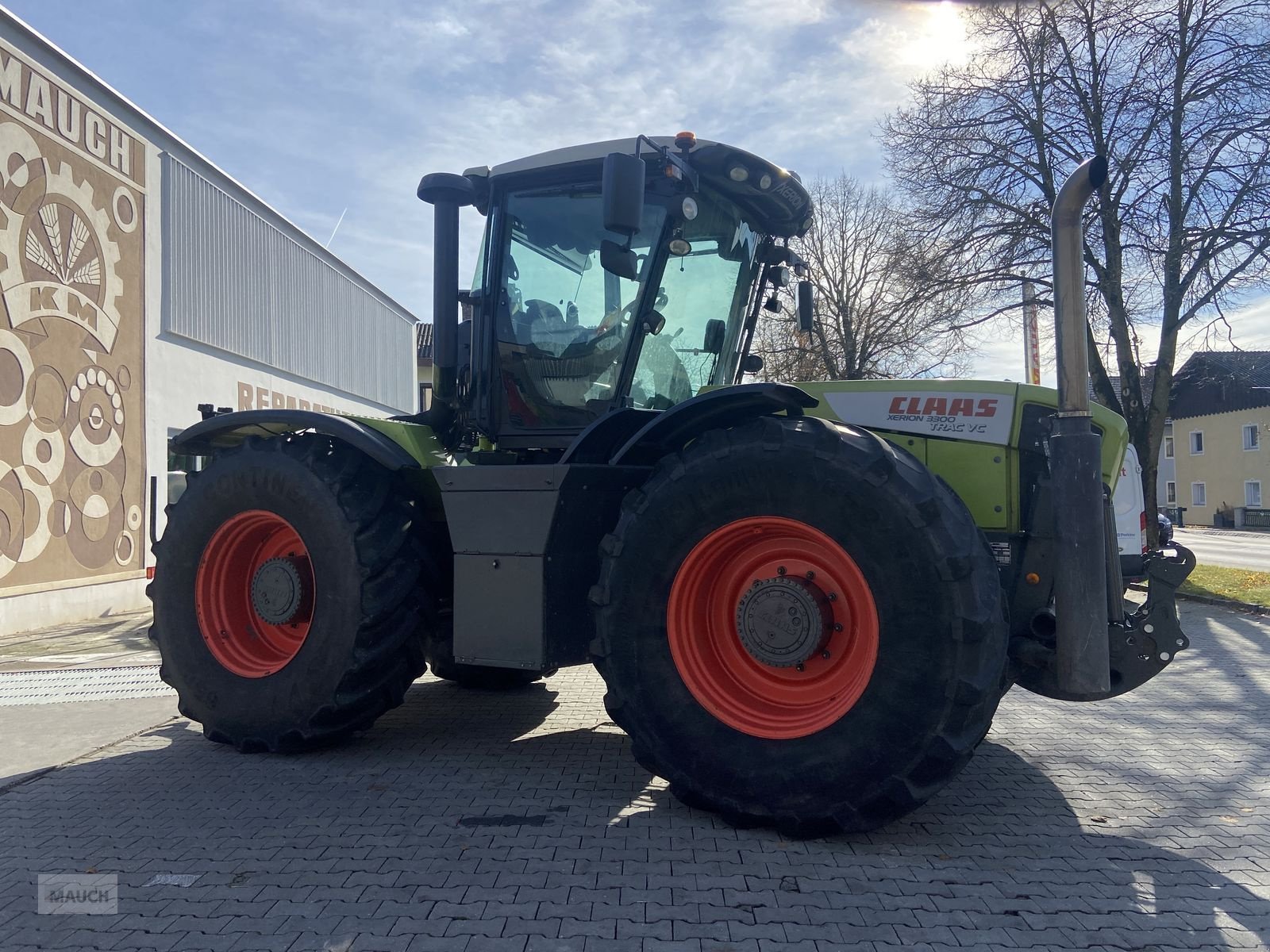 Traktor des Typs CLAAS Xerion 3300 Saddle Trac, Gebrauchtmaschine in Burgkirchen (Bild 4)
