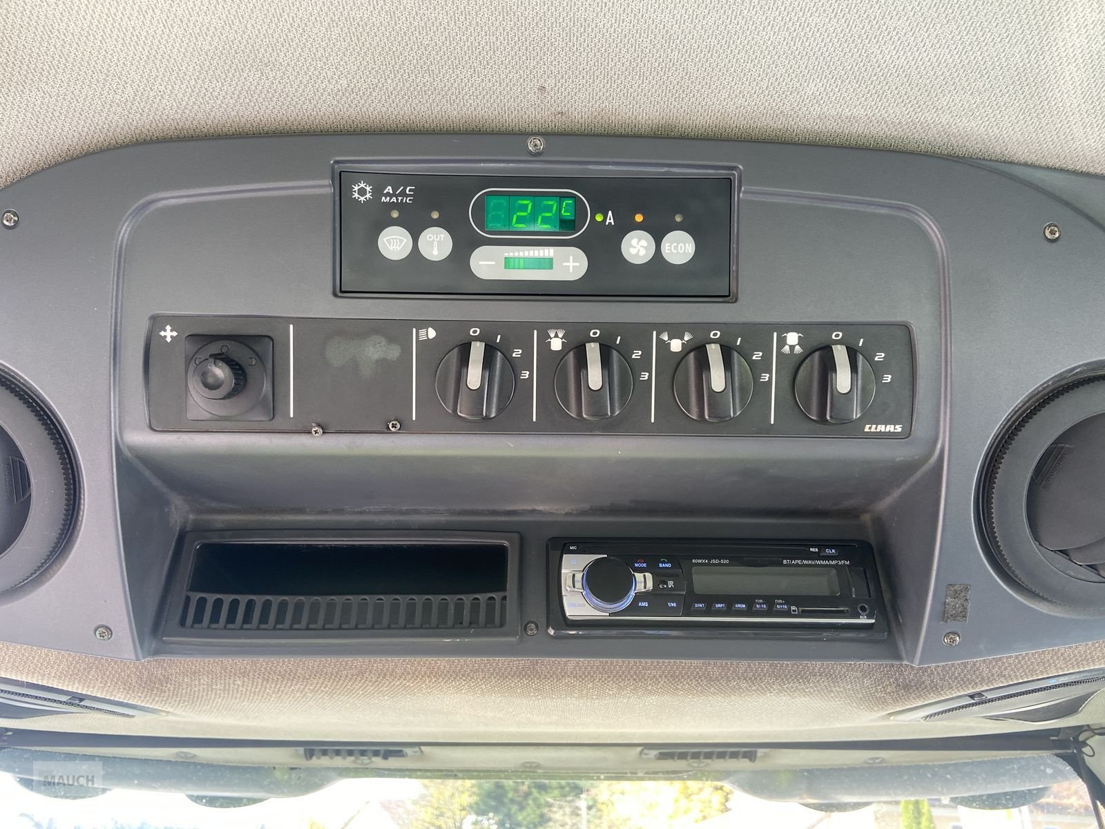 Traktor des Typs CLAAS Xerion 3300 Saddle Trac, Gebrauchtmaschine in Burgkirchen (Bild 16)