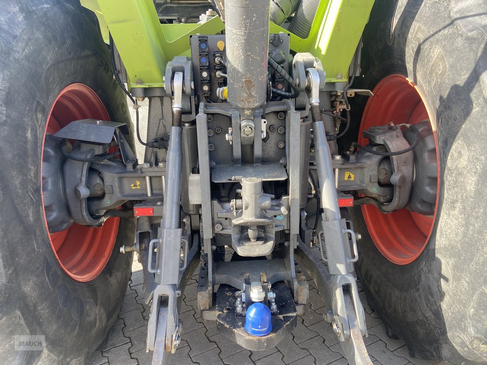 Traktor des Typs CLAAS Xerion 3300 Saddle Trac, Gebrauchtmaschine in Burgkirchen (Bild 8)
