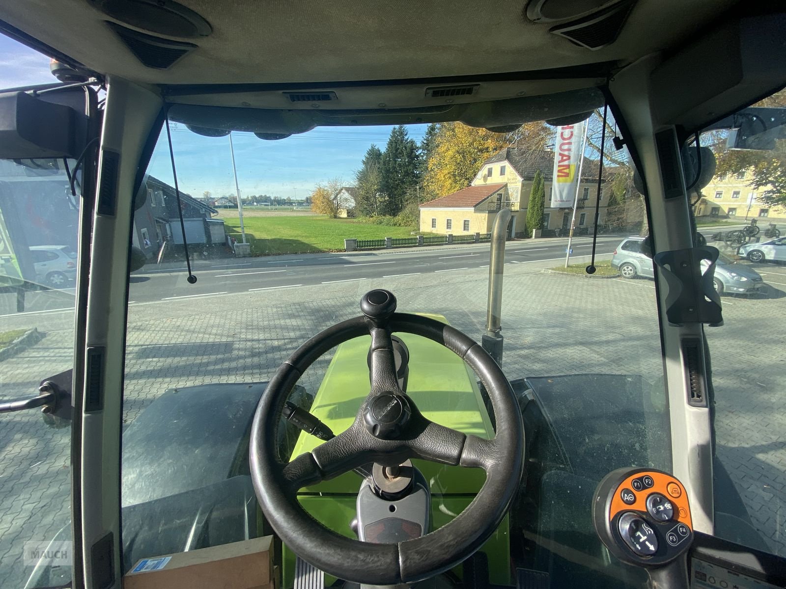 Traktor des Typs CLAAS Xerion 3300 Saddle Trac, Gebrauchtmaschine in Burgkirchen (Bild 15)