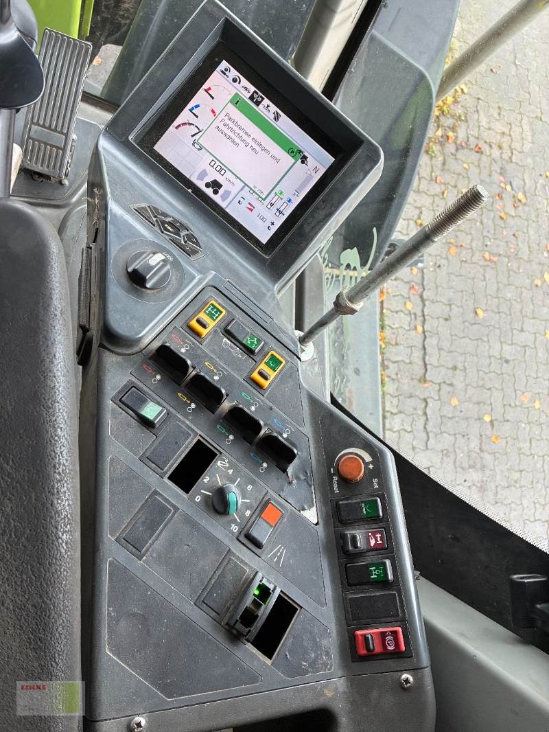 Traktor typu CLAAS XERION 3300 TRAC, Gebrauchtmaschine v Bordesholm (Obrázek 5)