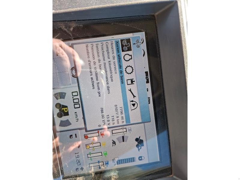 Traktor des Typs CLAAS XERION 3300, Gebrauchtmaschine in STENAY (Bild 1)