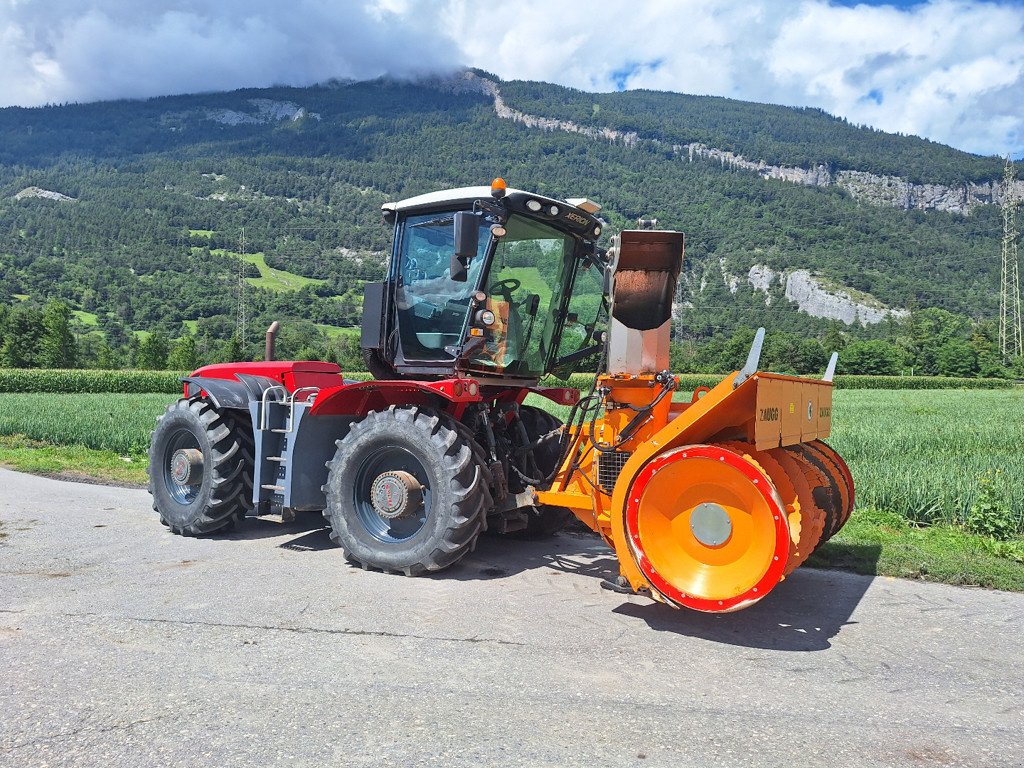 Traktor типа CLAAS Xerion 3300, Gebrauchtmaschine в Chur (Фотография 3)