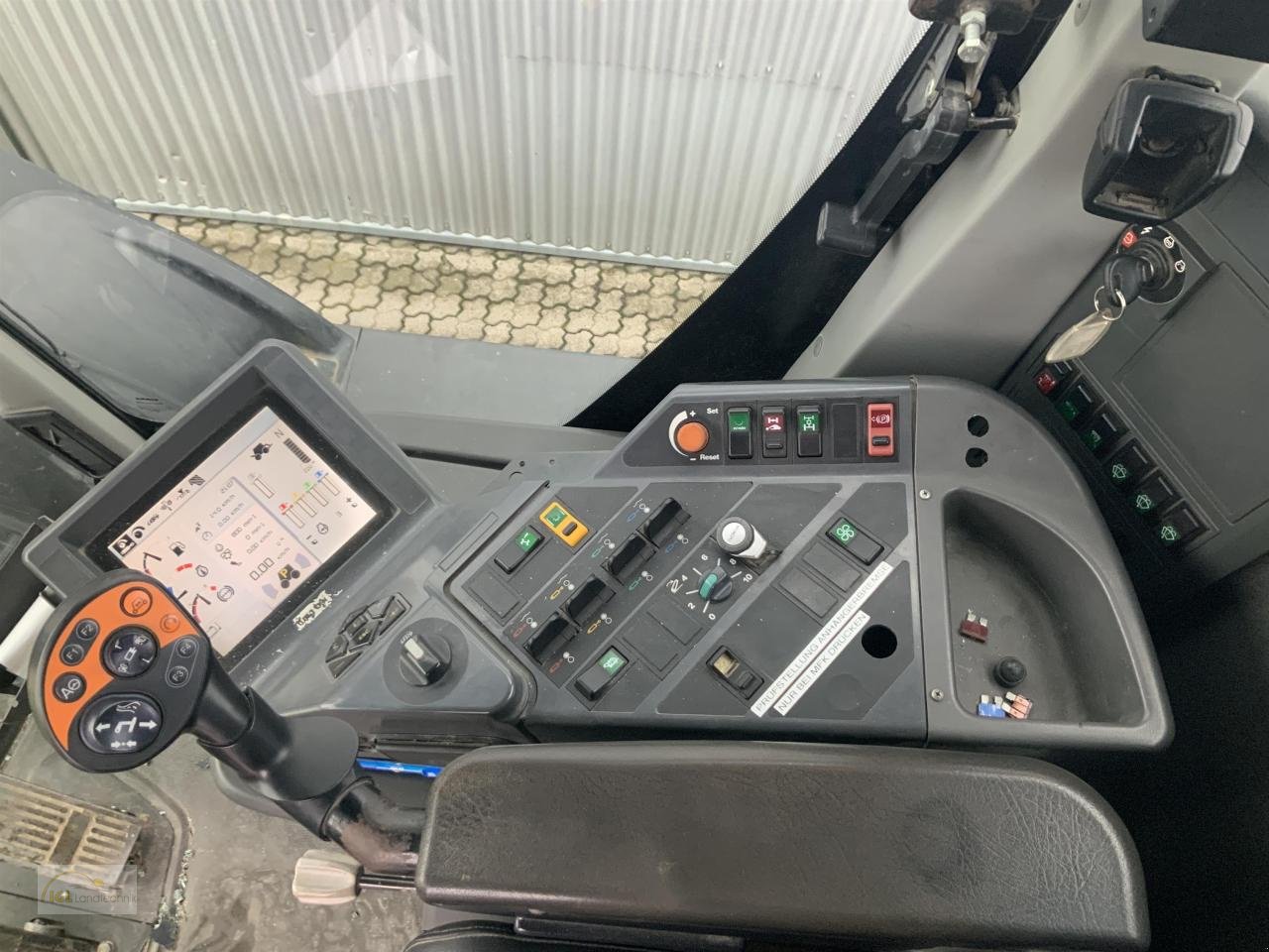 Traktor typu CLAAS Xerion 3300, Gebrauchtmaschine v Pfreimd (Obrázek 7)