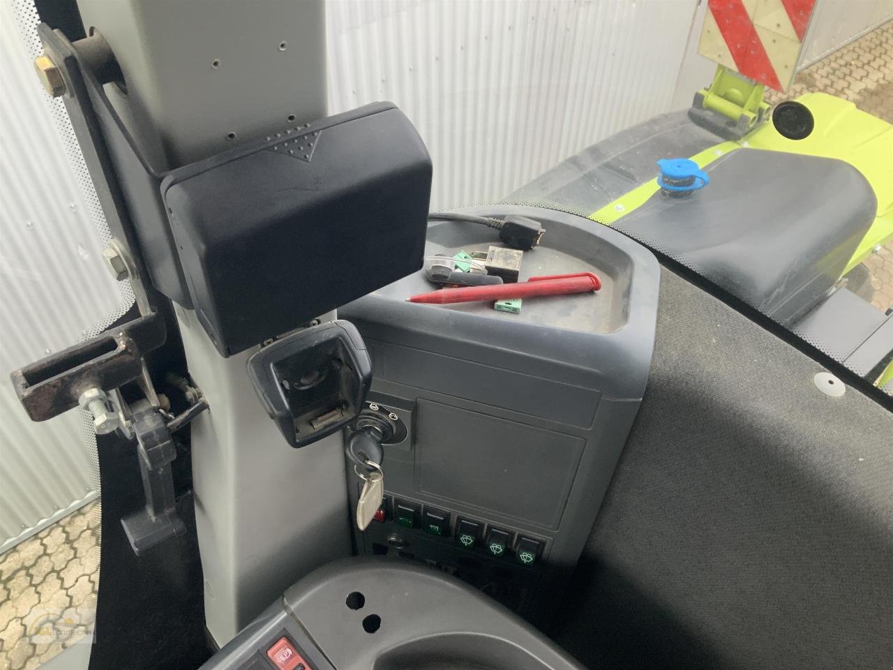 Traktor typu CLAAS Xerion 3300, Gebrauchtmaschine v Pfreimd (Obrázek 8)