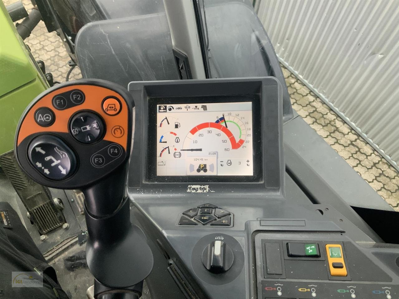 Traktor typu CLAAS Xerion 3300, Gebrauchtmaschine v Pfreimd (Obrázek 10)