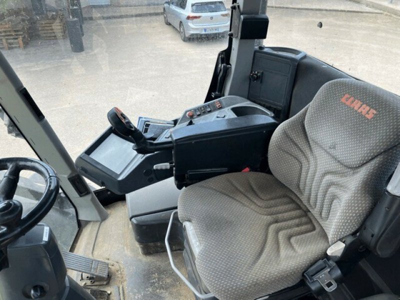 Traktor of the type CLAAS XERION 3300, Gebrauchtmaschine in Charnay-lès-macon (Picture 5)