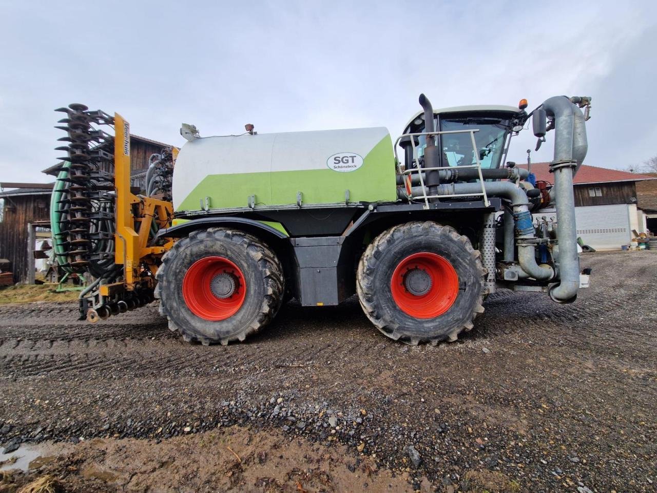 Traktor типа CLAAS Xerion 3800 Saddle Trac mit SGT-Aufbau, Gebrauchtmaschine в Könnern (Фотография 2)