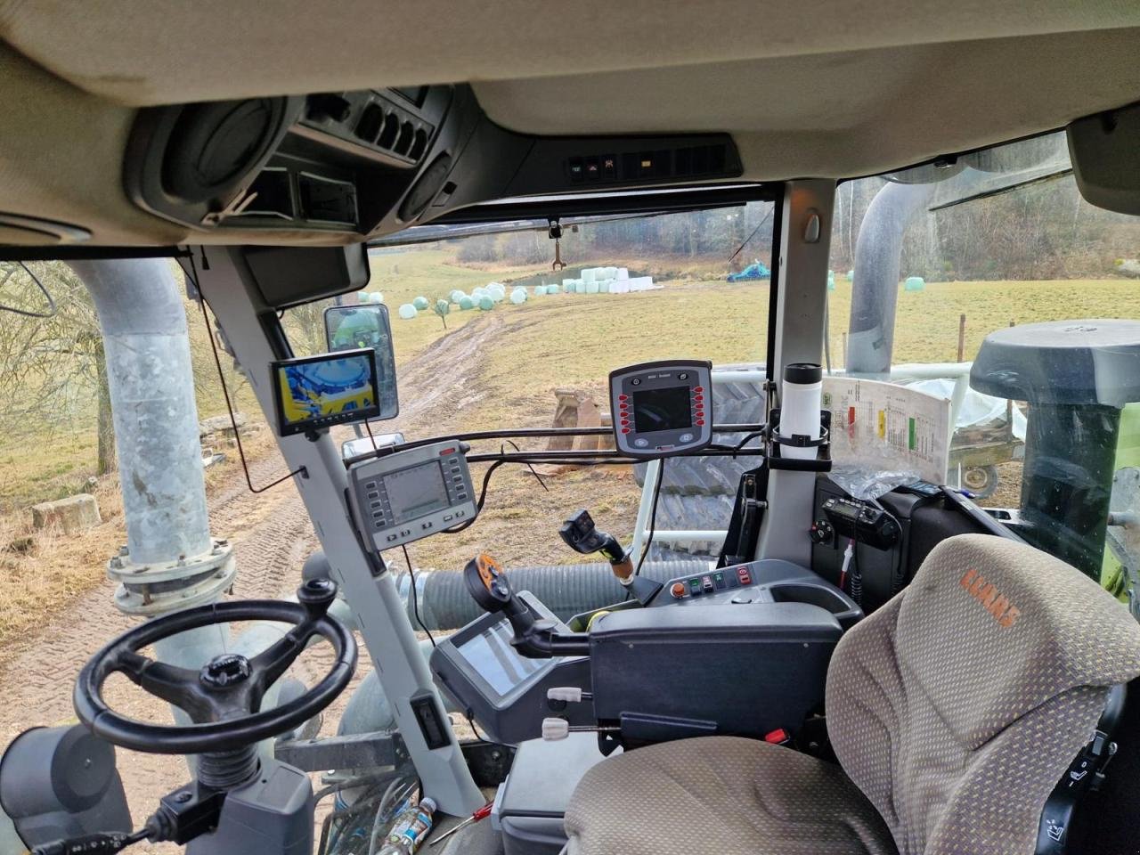 Traktor типа CLAAS Xerion 3800 Saddle Trac mit SGT-Aufbau, Gebrauchtmaschine в Könnern (Фотография 10)