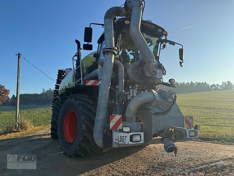 Traktor des Typs CLAAS Xerion 3800 Saddle Trac mit SGT Gülleaufbau, Gebrauchtmaschine in Pfeffenhausen (Bild 3)