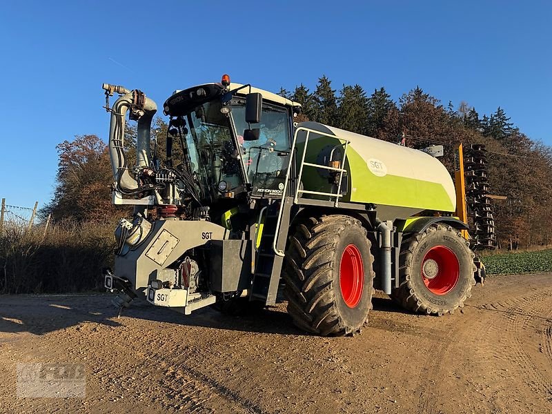 Traktor typu CLAAS Xerion 3800 Saddle Trac mit SGT Gülleaufbau, Gebrauchtmaschine v Pfeffenhausen