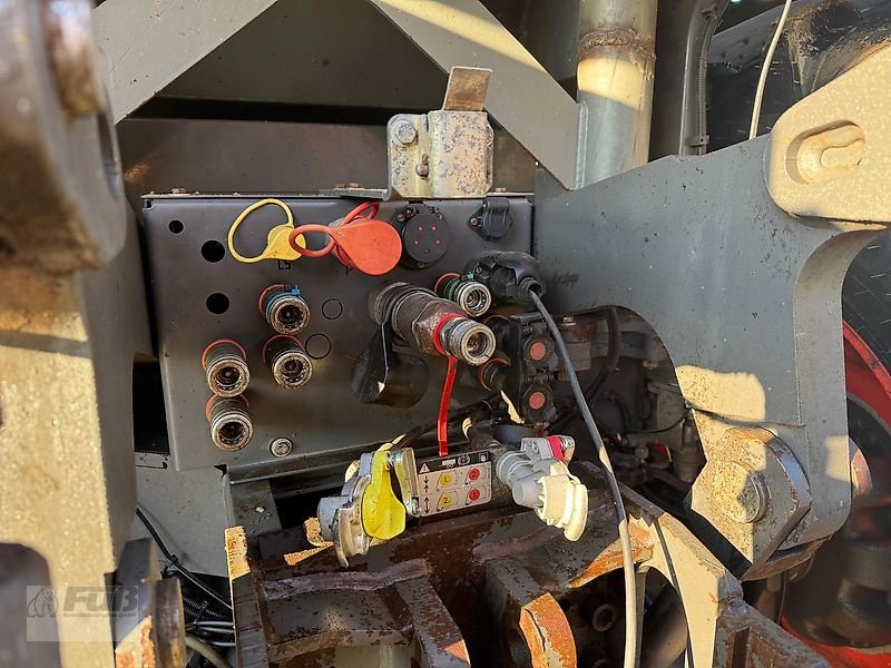 Traktor des Typs CLAAS Xerion 3800 Saddle Trac mit SGT Gülleaufbau, Gebrauchtmaschine in Pfeffenhausen (Bild 11)