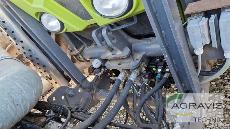 Traktor типа CLAAS XERION 3800 SADDLE TRAC, Gebrauchtmaschine в Melle-Wellingholzhausen (Фотография 3)