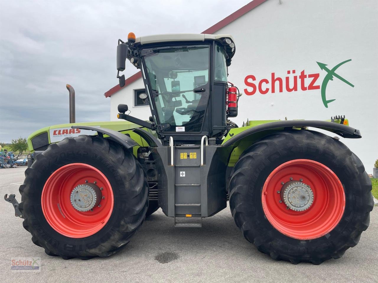 Traktor vrste CLAAS Xerion 3800 Trac PTO, GPS S3, Frontkraftheber, Heckzapfwelle, gepflegter Zustand, Gebrauchtmaschine v Schierling (Slika 5)