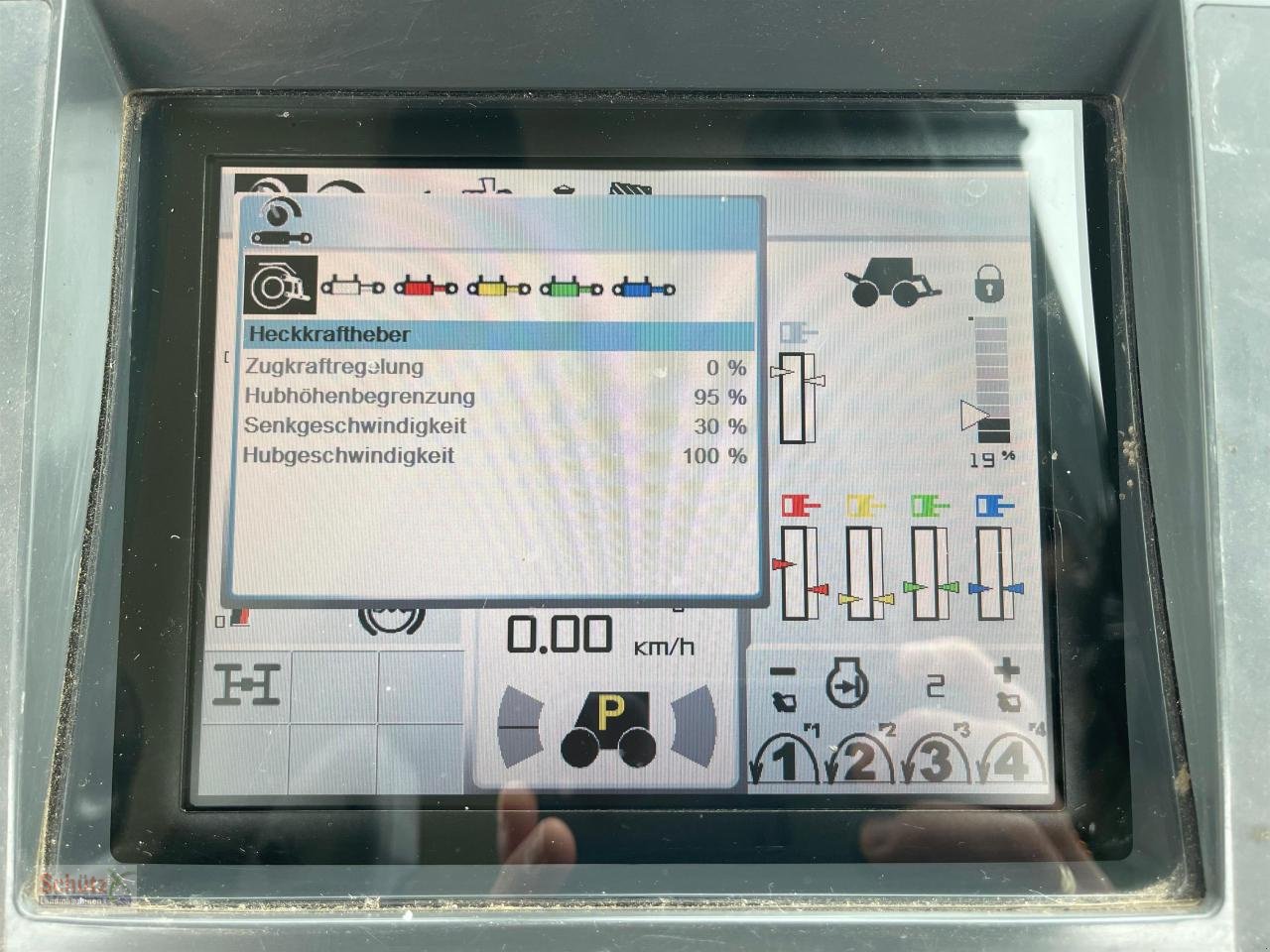 Traktor vrste CLAAS Xerion 3800 Trac PTO, GPS S3, Frontkraftheber, Heckzapfwelle, gepflegter Zustand, Gebrauchtmaschine v Schierling (Slika 10)