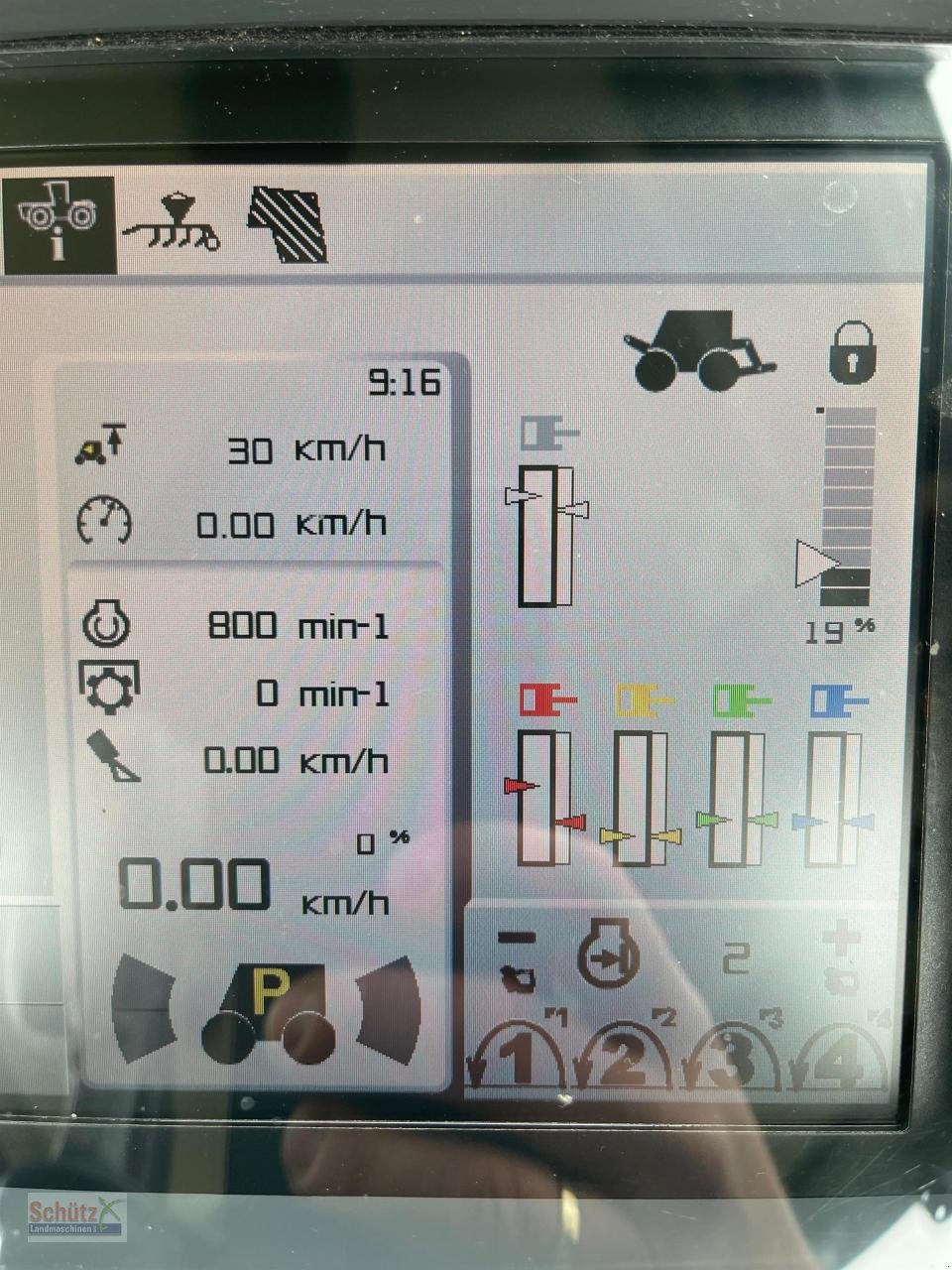Traktor des Typs CLAAS Xerion 3800 Trac PTO mit GPS S3 mit Frontkraftheber und Heckzapfwelle, kommt vom Erstbesitzer, gepfl, Gebrauchtmaschine in Schierling (Bild 9)