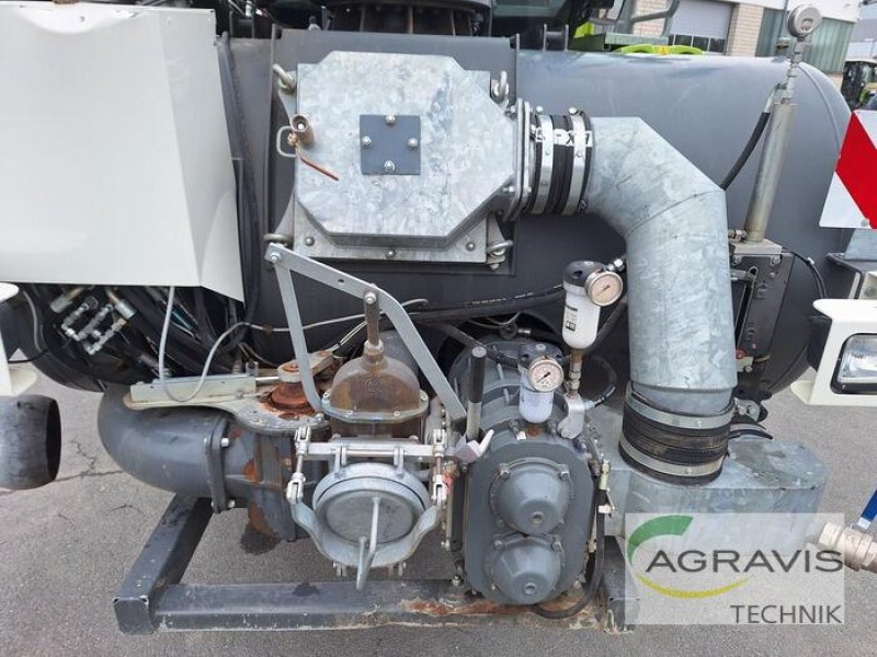 Traktor от тип CLAAS XERION 3800 TRAC VC, Gebrauchtmaschine в Warburg (Снимка 18)