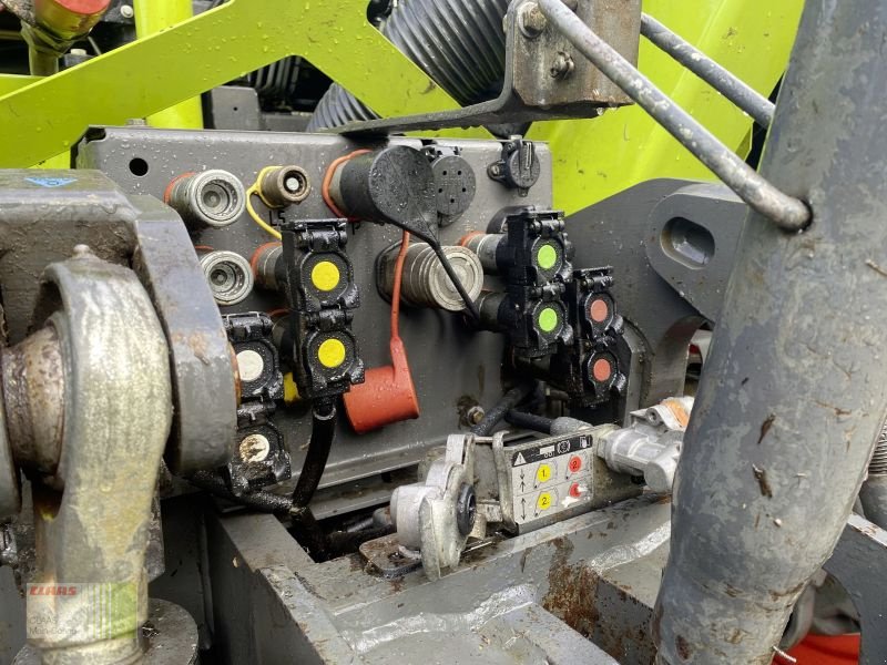 Traktor des Typs CLAAS XERION 3800 TRAC VC, Gebrauchtmaschine in Vohburg (Bild 18)