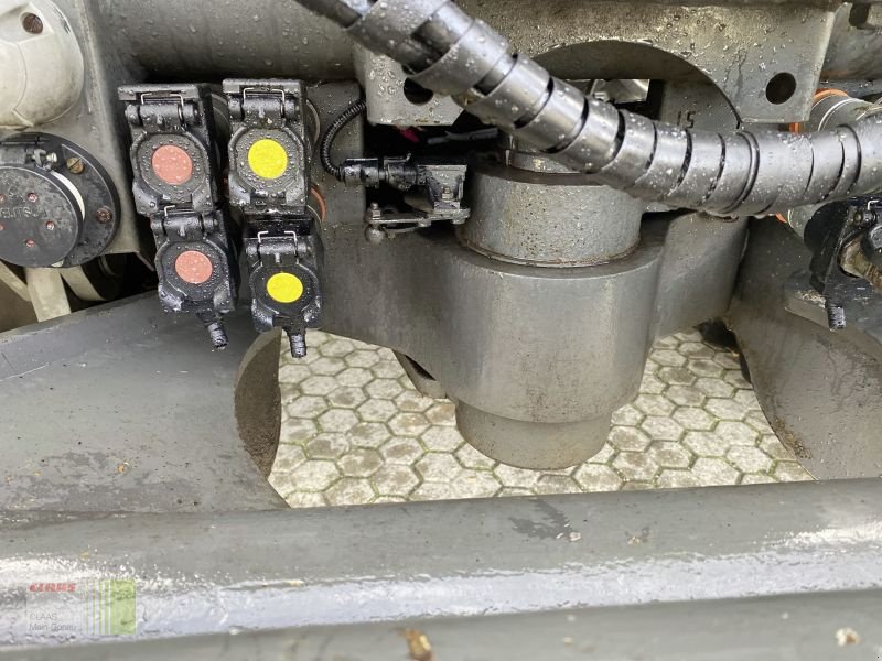 Traktor des Typs CLAAS XERION 3800 TRAC VC, Gebrauchtmaschine in Vohburg (Bild 19)