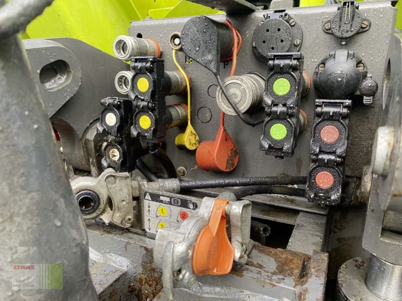 Traktor des Typs CLAAS XERION 3800 TRAC VC, Gebrauchtmaschine in Vohburg (Bild 20)