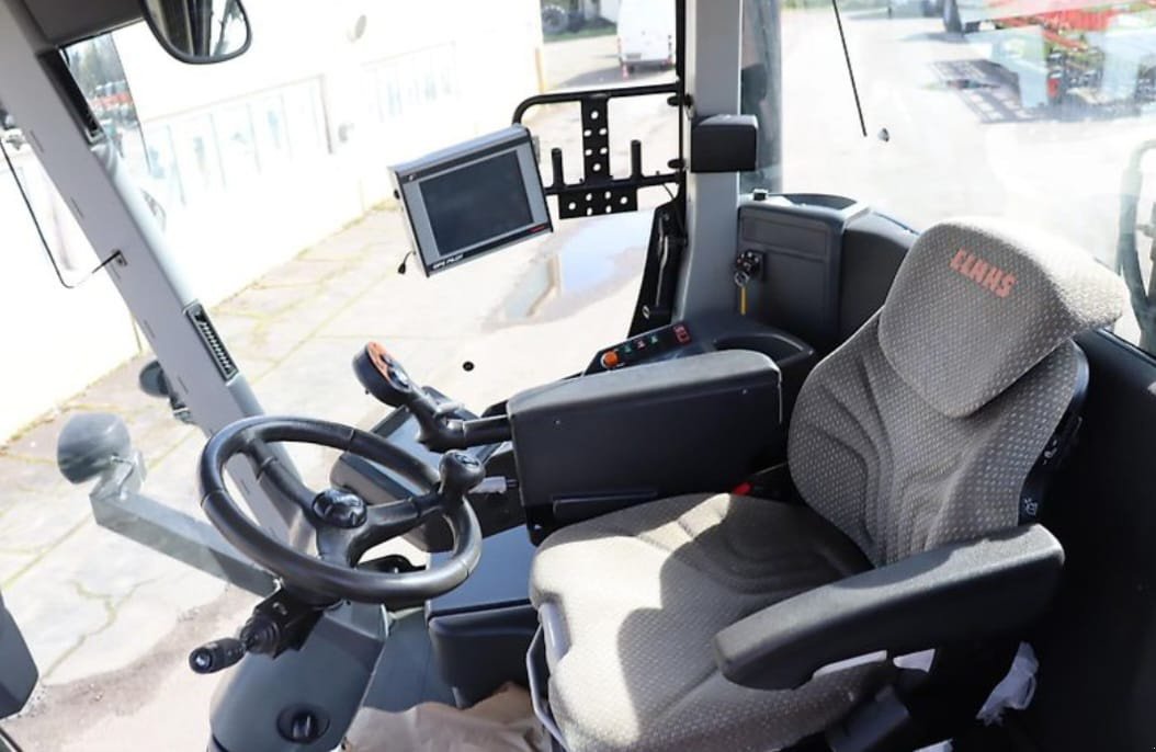 Traktor του τύπου CLAAS Xerion 3800 Trac VC, Gebrauchtmaschine σε Buchen (Φωτογραφία 4)