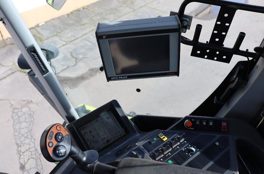 Traktor του τύπου CLAAS Xerion 3800 Trac VC, Gebrauchtmaschine σε Buchen (Φωτογραφία 5)