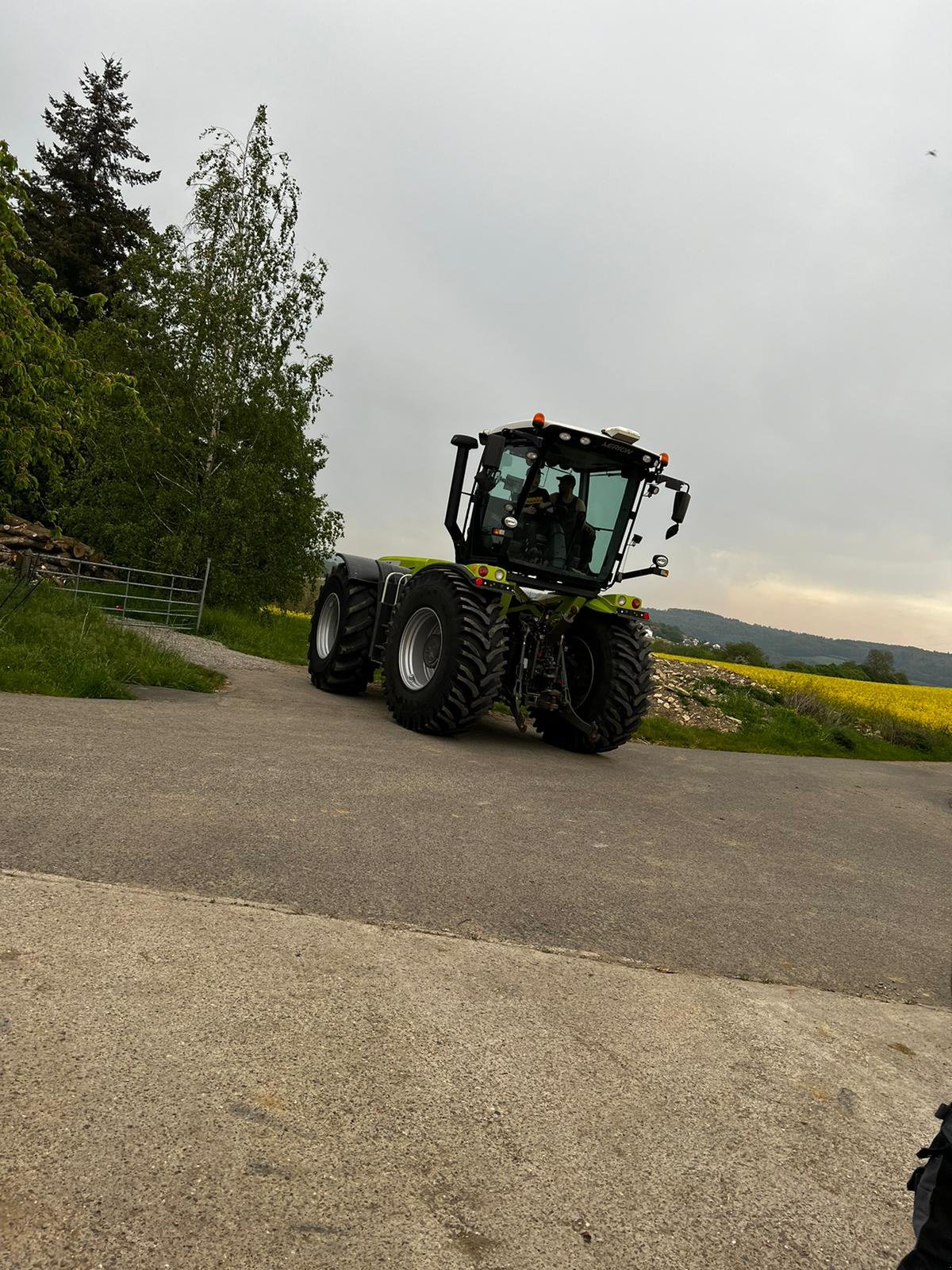 Traktor του τύπου CLAAS Xerion 3800 Trac VC, Gebrauchtmaschine σε Buchen (Φωτογραφία 6)