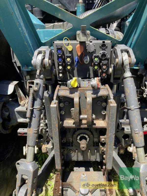 Traktor des Typs CLAAS XERION 3800 VC, Gebrauchtmaschine in Obertraubling (Bild 22)