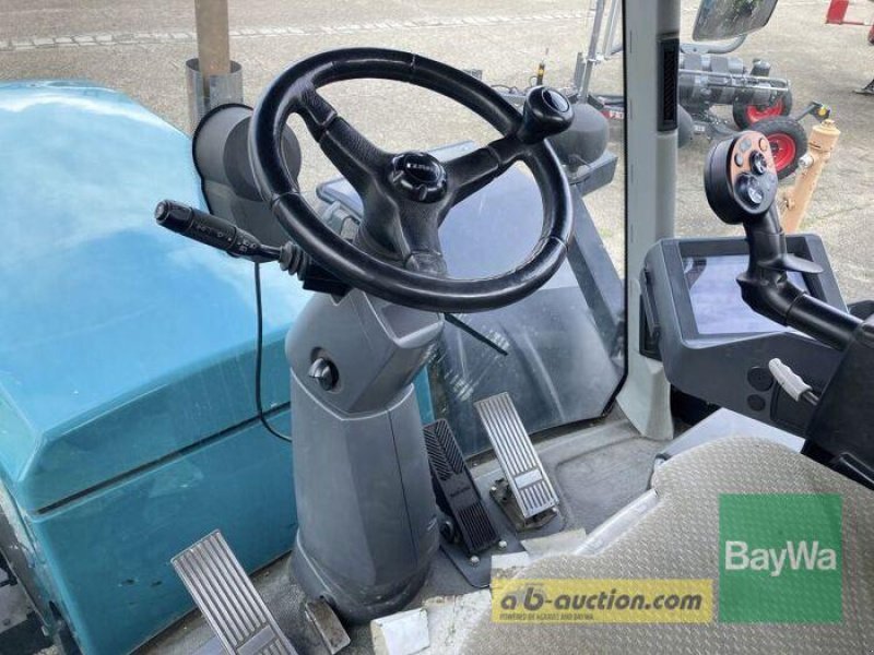 Traktor des Typs CLAAS XERION 3800 VC, Gebrauchtmaschine in Obertraubling (Bild 2)