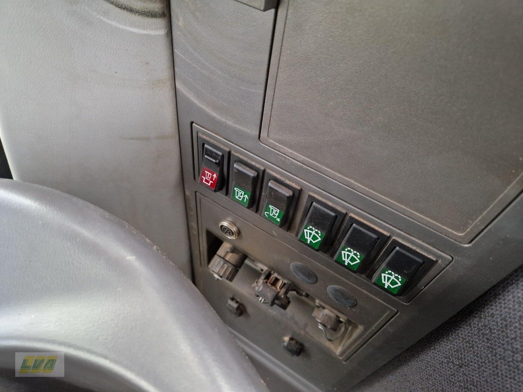 Traktor del tipo CLAAS Xerion 3800VC Heckzapfwelle, Gebrauchtmaschine en Schenkenberg (Imagen 21)