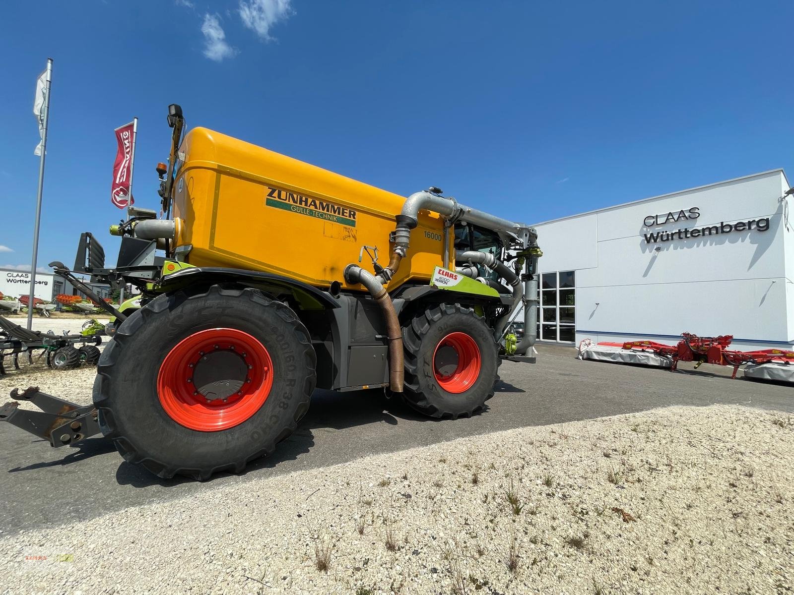 Traktor des Typs CLAAS Xerion 4000 SADDLE TRAC Zunhammer 16m³  E-FARM Auktion, Gebrauchtmaschine in Langenau (Bild 3)