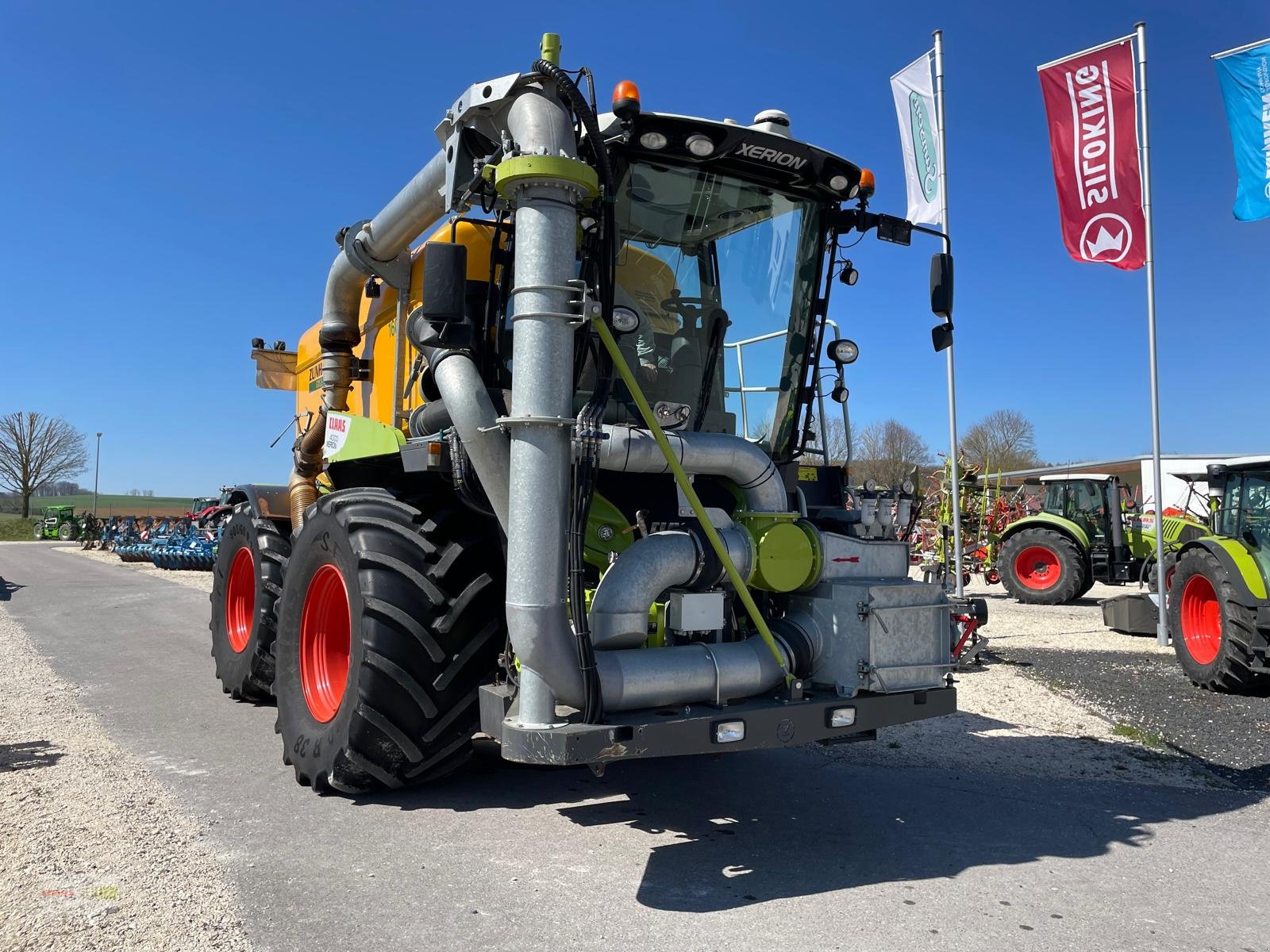 Traktor typu CLAAS Xerion 4000 SADDLE TRAC Zunhammer 16m³  Versteigerung ab-auction, Gebrauchtmaschine w Langenau (Zdjęcie 1)