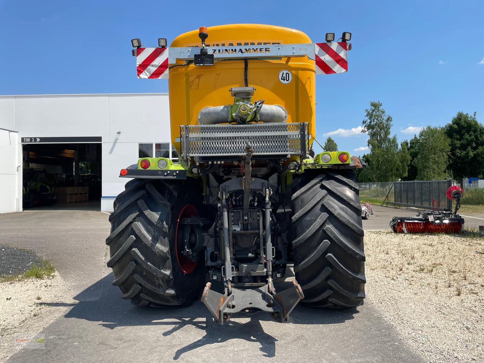 Traktor typu CLAAS Xerion 4000 SADDLE TRAC Zunhammer 16m³  Versteigerung ab-auction, Gebrauchtmaschine w Langenau (Zdjęcie 4)