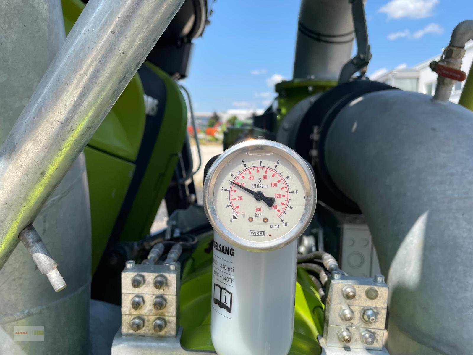 Traktor typu CLAAS Xerion 4000 SADDLE TRAC Zunhammer 16m³  Versteigerung ab-auction, Gebrauchtmaschine w Langenau (Zdjęcie 8)