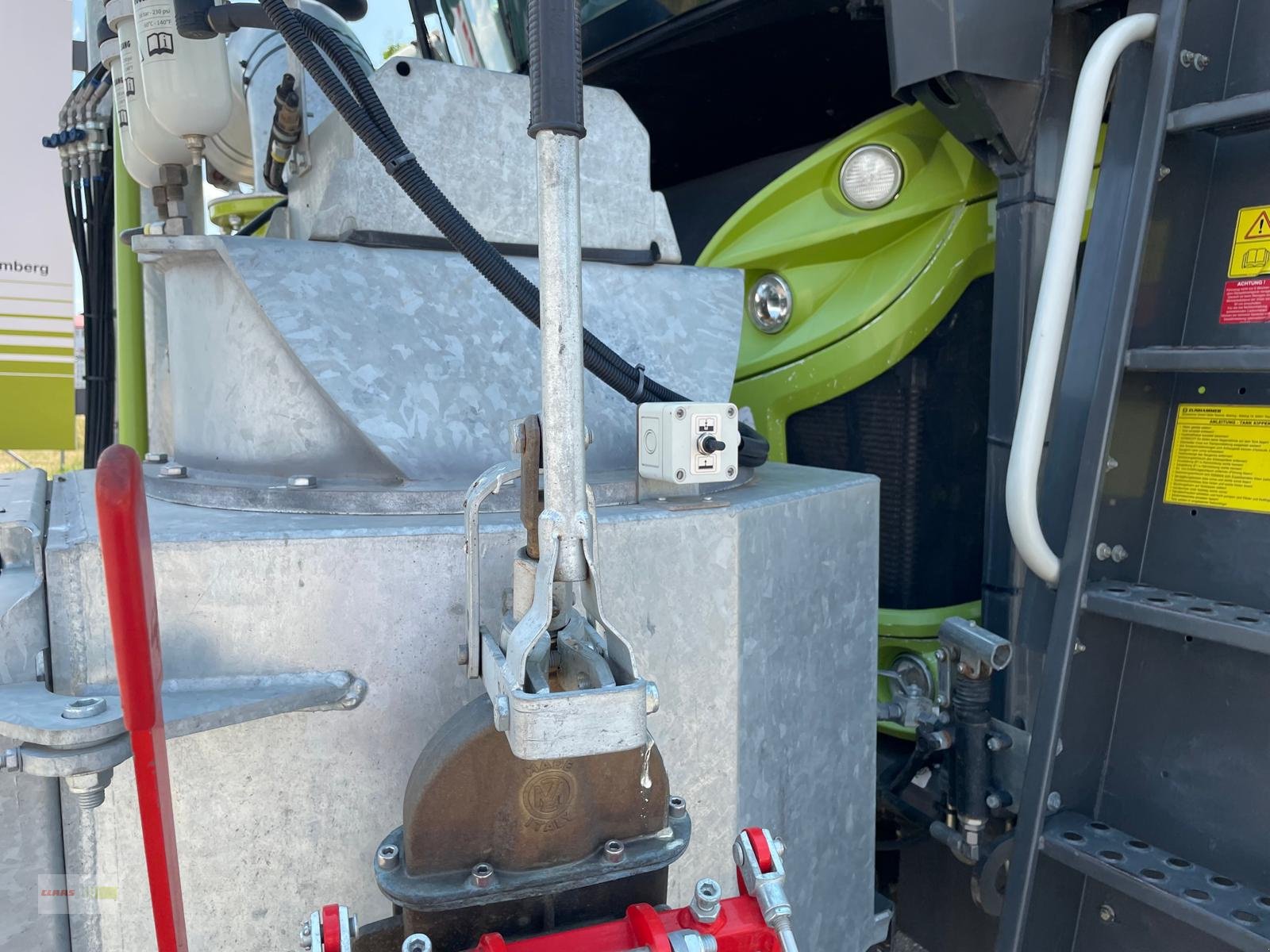 Traktor typu CLAAS Xerion 4000 SADDLE TRAC Zunhammer 16m³  Versteigerung ab-auction, Gebrauchtmaschine w Langenau (Zdjęcie 14)