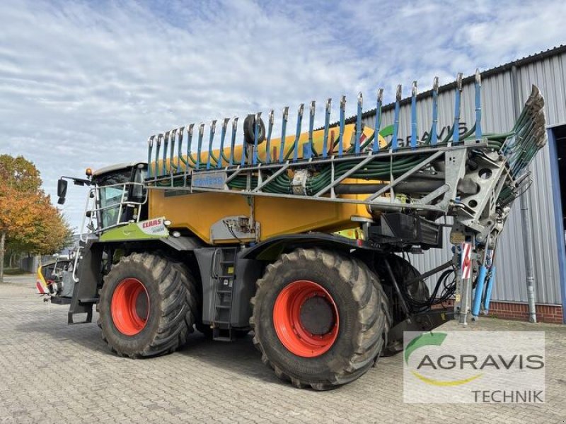 Traktor of the type CLAAS XERION 4000 SADDLE TRAC, Gebrauchtmaschine in Meppen (Picture 4)