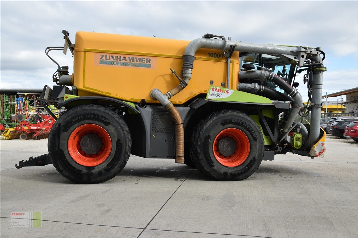 Traktor des Typs CLAAS Xerion 4000 Saddle Trac, Gebrauchtmaschine in Wassertrüdingen (Bild 8)