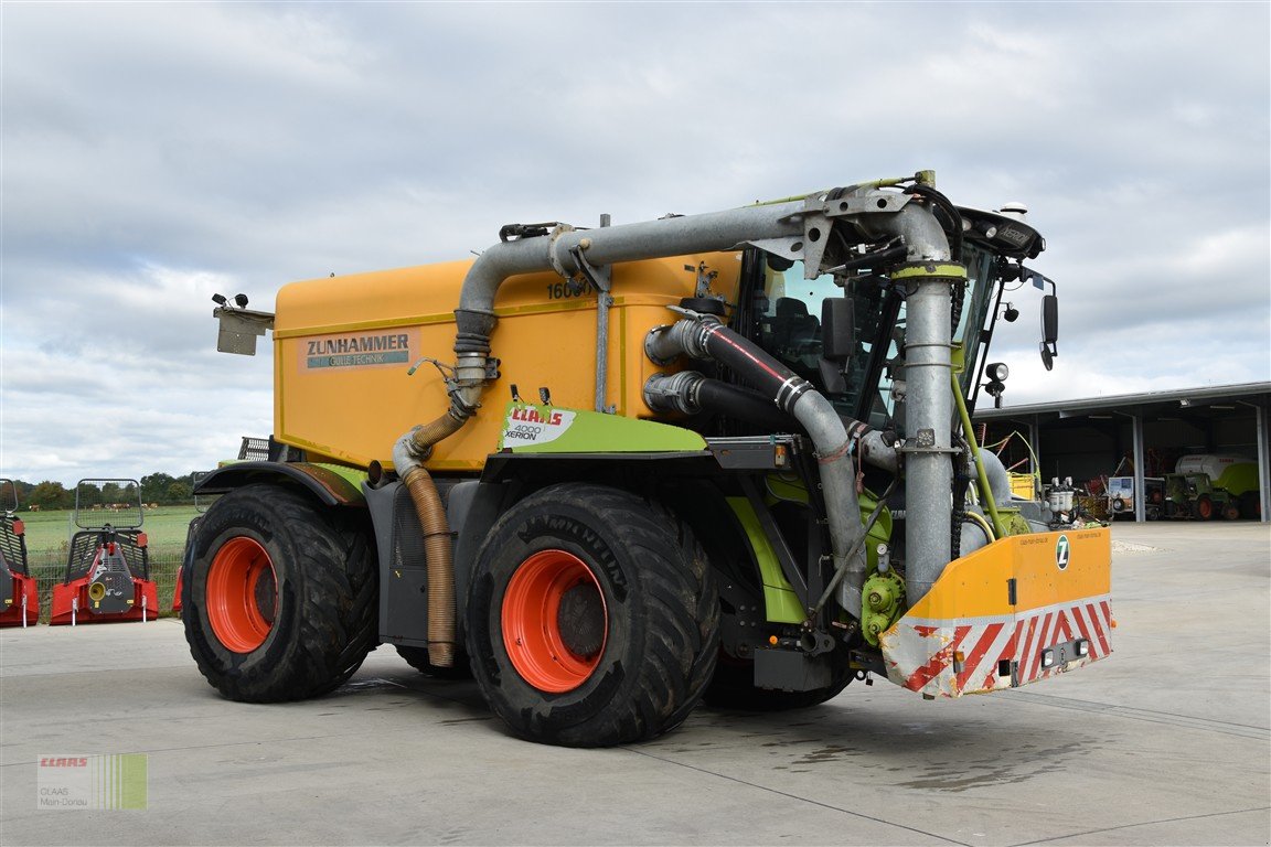 Traktor des Typs CLAAS Xerion 4000 Saddle Trac, Gebrauchtmaschine in Wassertrüdingen (Bild 9)
