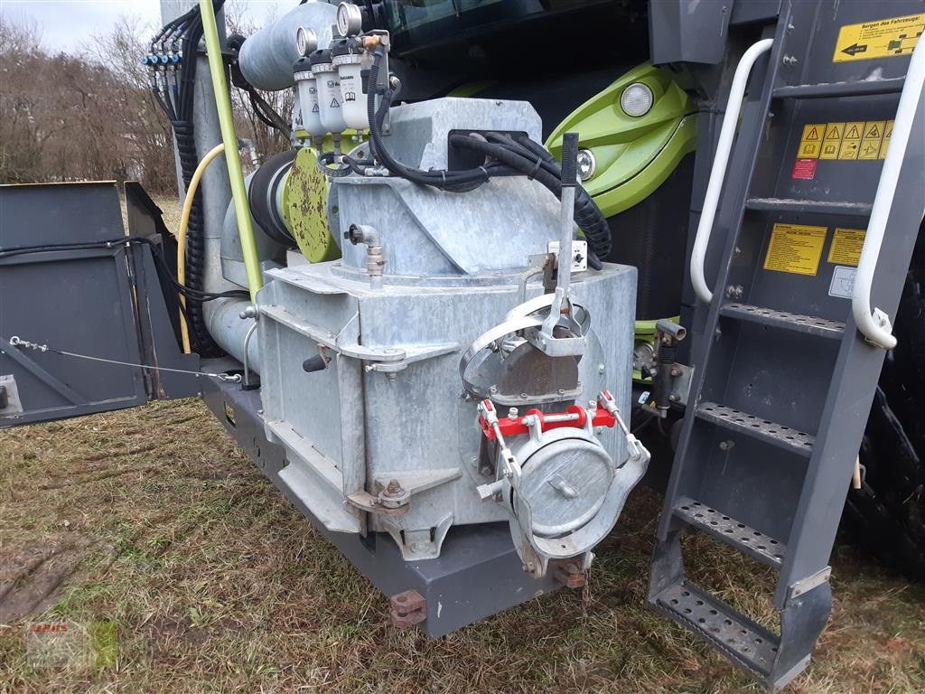 Traktor des Typs CLAAS Xerion 4000 Saddle Trac, Gebrauchtmaschine in Wassertrüdingen (Bild 13)