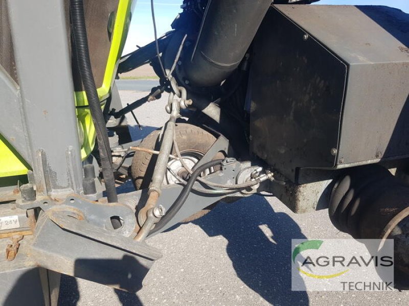Traktor des Typs CLAAS XERION 4000 SADDLE TRAC, Gebrauchtmaschine in Gyhum-Nartum (Bild 11)