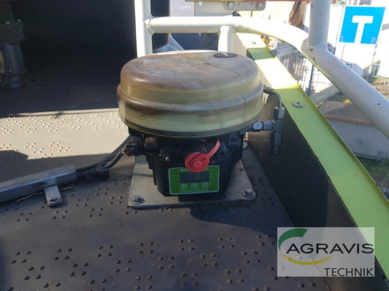 Traktor des Typs CLAAS XERION 4000 SADDLE TRAC, Gebrauchtmaschine in Gyhum-Nartum (Bild 24)
