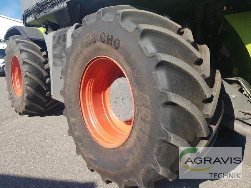 Traktor des Typs CLAAS XERION 4000 SADDLE TRAC, Gebrauchtmaschine in Gyhum-Nartum (Bild 9)