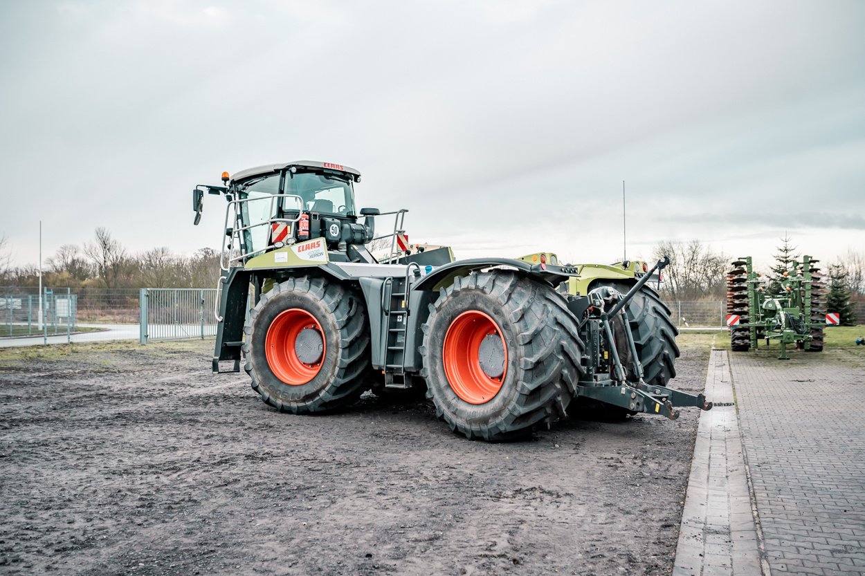 Traktor of the type CLAAS Xerion 4000 ST, Gebrauchtmaschine in Steigra (Picture 4)