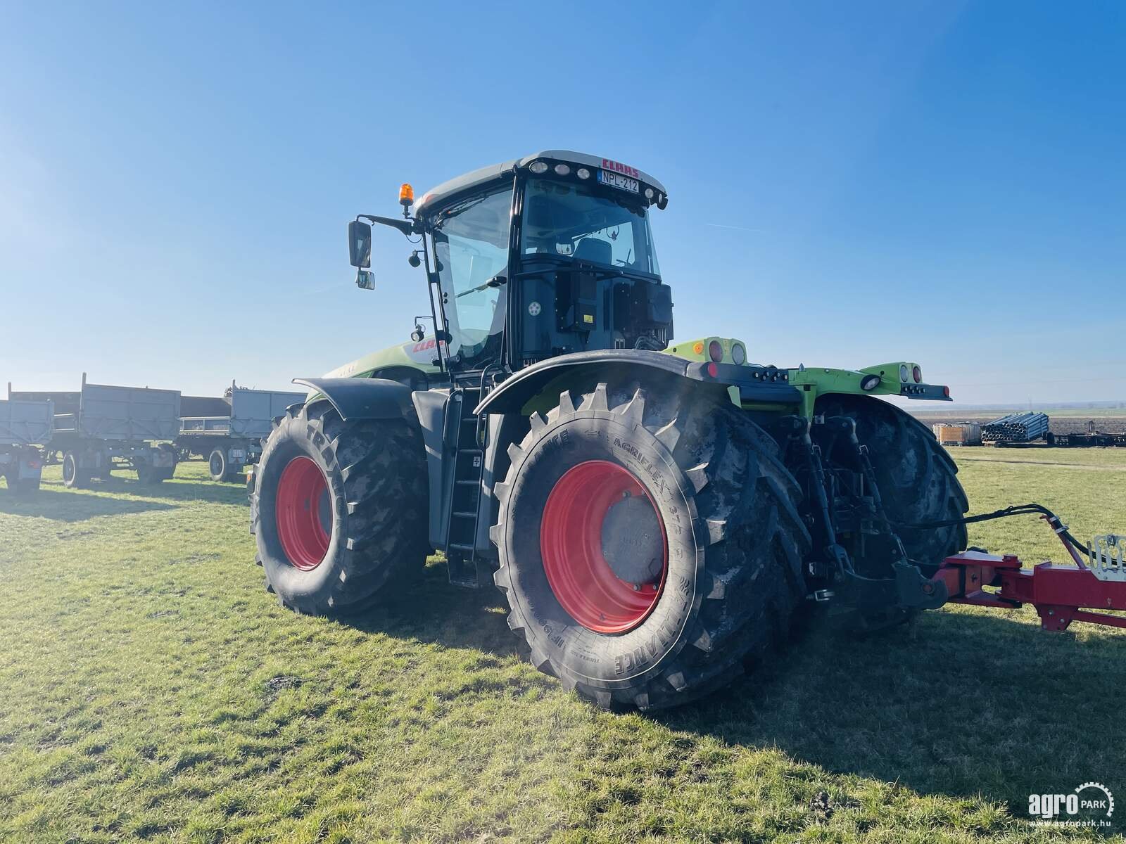 Traktor des Typs CLAAS XERION 4000 TRAC , Gebrauchtmaschine in Csengele (Bild 3)