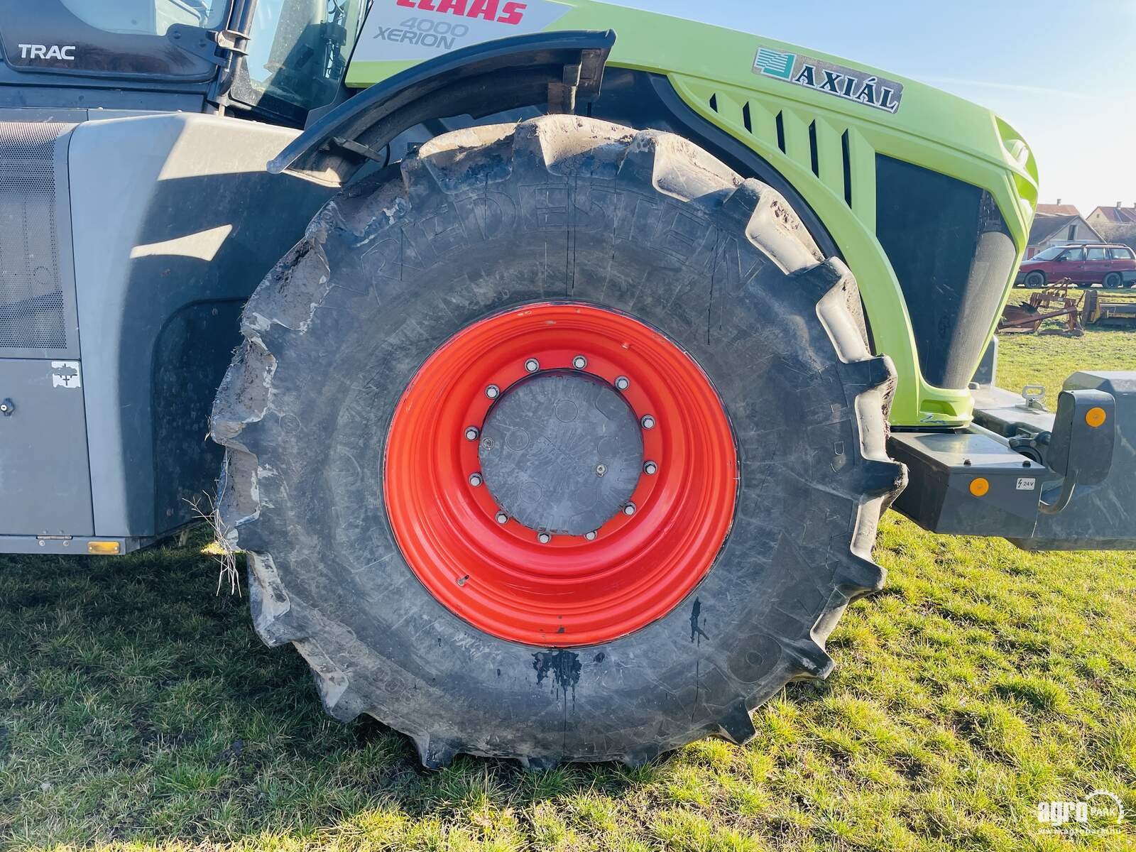 Traktor des Typs CLAAS XERION 4000 TRAC , Gebrauchtmaschine in Csengele (Bild 21)