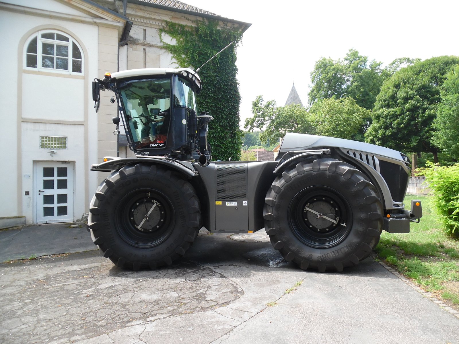 Traktor a típus CLAAS XERION 4000 Trac VC/Wendecockp./NUR 3950h/Paltin Special Edit./absoluter TOP Zustand, Gebrauchtmaschine ekkor: Michelau Ofr. (Kép 4)